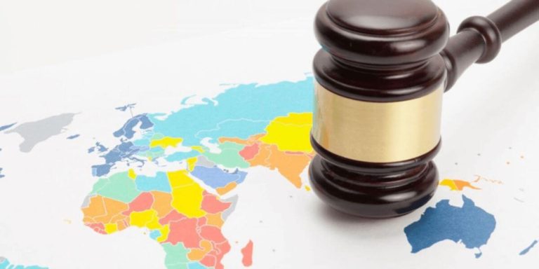 What  is an International Lawyer, and how to become one